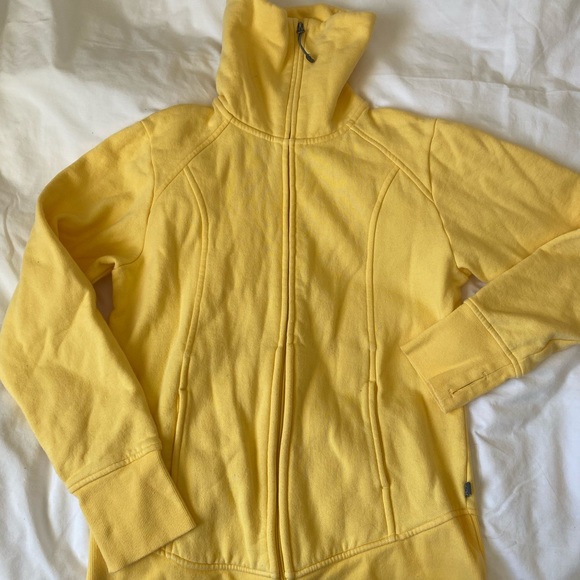 Yellow Tuff sweater. Barely worn - Picture 2 of 7
